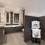 Central, & Lounge Bar 3*