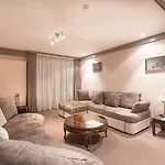 Central, & Lounge Bar 3*
