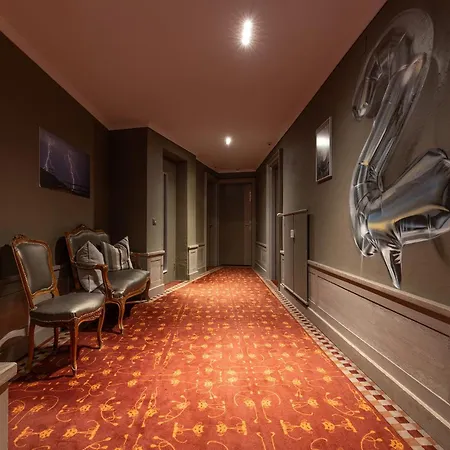 Hotel Central, & Lounge Bar