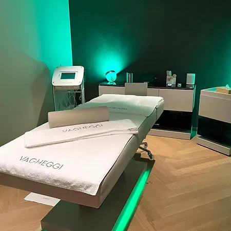 Central, & Lounge Bar