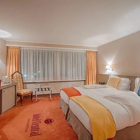 Hotel Central, & Lounge Bar