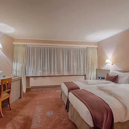 Central, & Lounge Bar