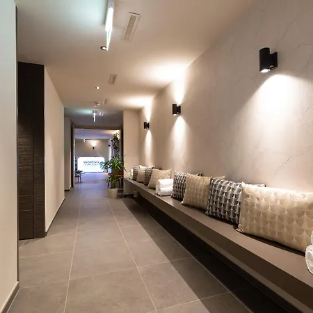 Central, & Lounge Bar Crans-Montana