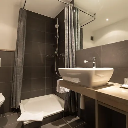 Central, & Lounge Bar Hotel 3*