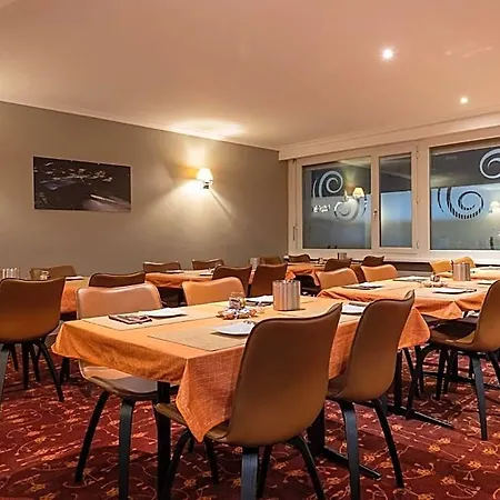 Central, & Lounge Bar מלון קראנס-מונטנה