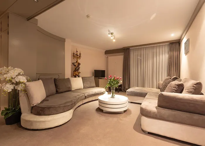 Central, & Lounge Bar Hotell