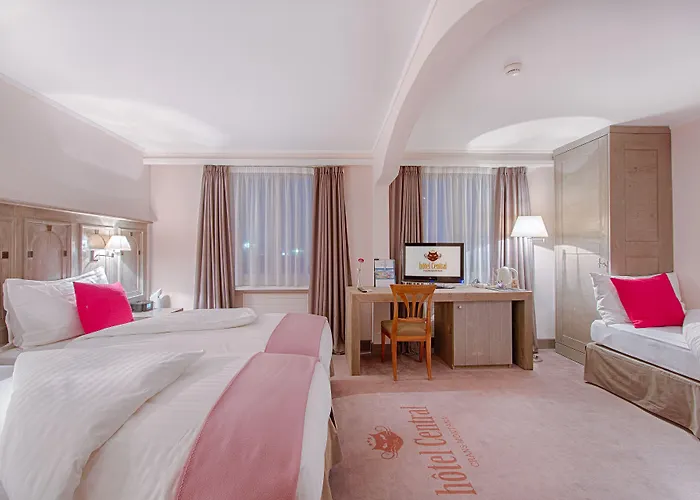 Central, & Lounge Bar Hotell