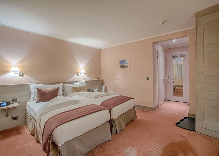 Central, & Lounge Bar Hotel 3*