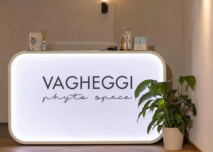 Central, & Lounge Bar Hotel