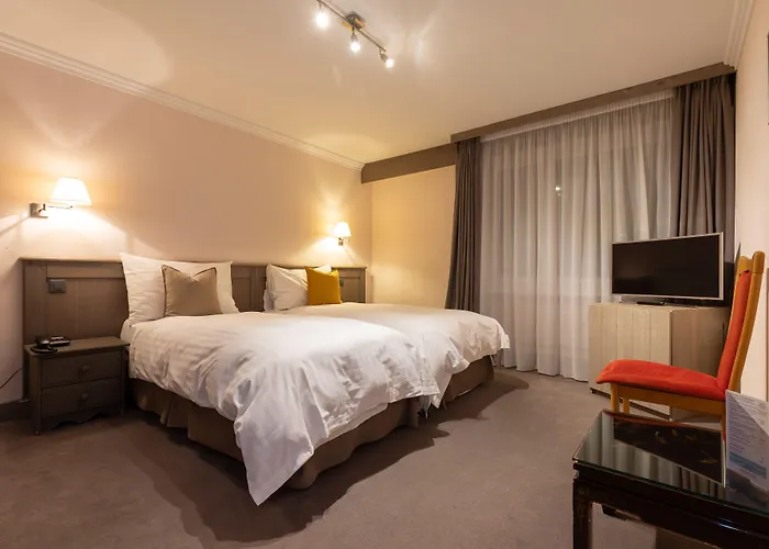 Central, & Lounge Bar Hotell