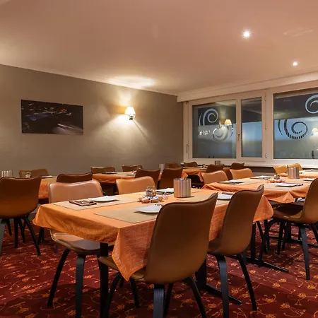 Central, & Lounge Bar Otel