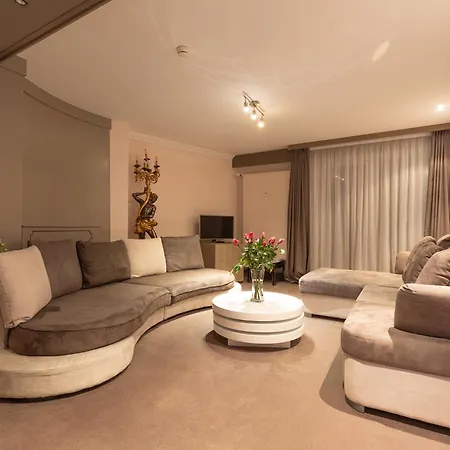 Central, & Lounge Bar Otel