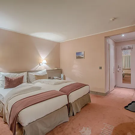 Central, & Lounge Bar Szálloda 3*