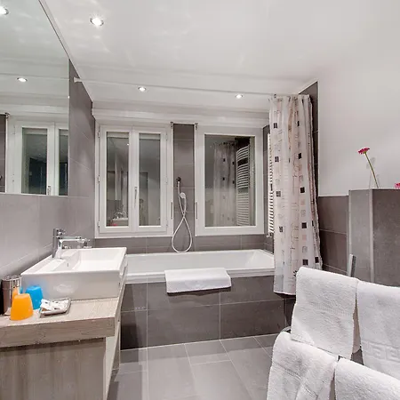 Central, & Lounge Bar Szálloda 3*