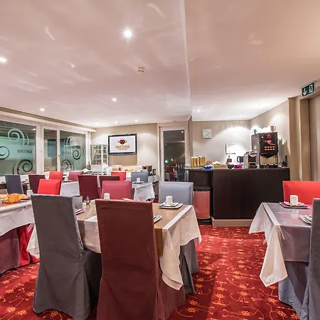 Central, & Lounge Bar