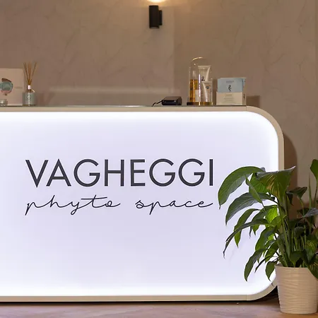 Central, & Lounge Bar Szálloda