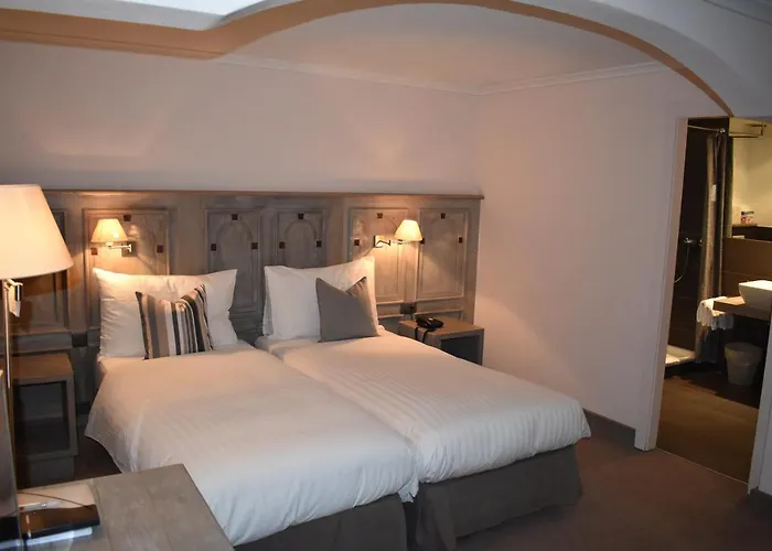 Hotel Central, & Lounge Bar