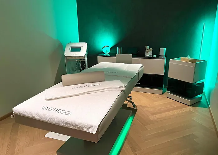 Central, & Lounge Bar