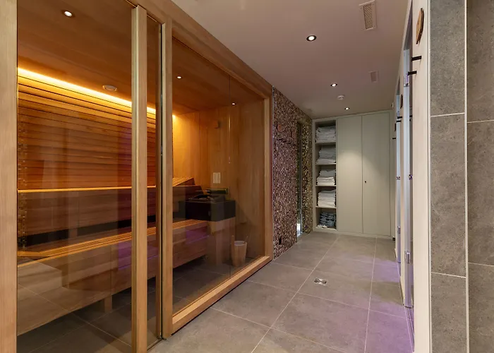 Hotel Central, & Lounge Bar