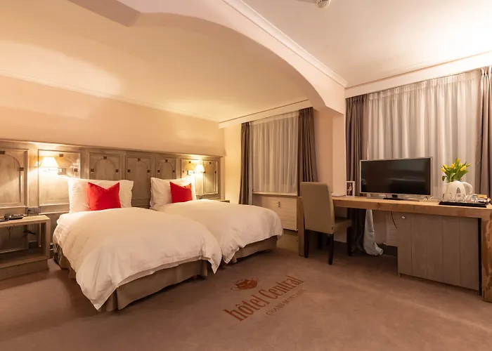 Hotel Central, & Lounge Bar 3*