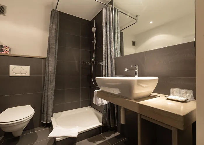 Central, & Lounge Bar Hotel 3*